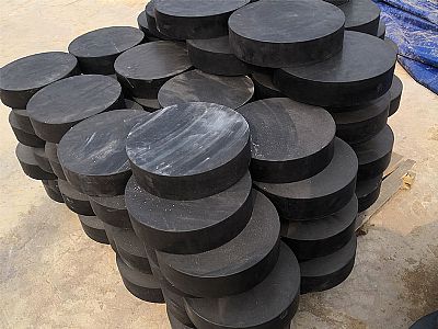 丹东板式橡胶支座由若干层橡胶片与薄钢板经加压硫化